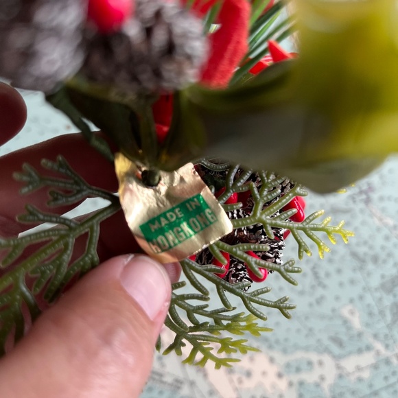 Vintage Plastic Holly Christmas Corsage / Boutonniere - Picture 5 of 5